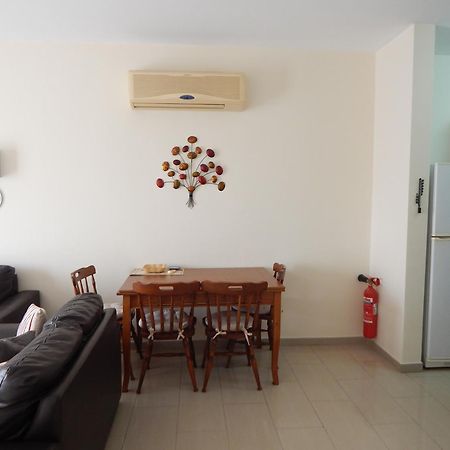 Barlee'S Apartment Paralimni Exterior photo