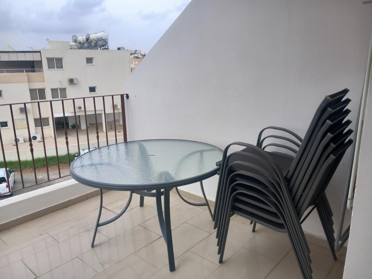 Barlee'S Apartment Paralimni Exterior photo