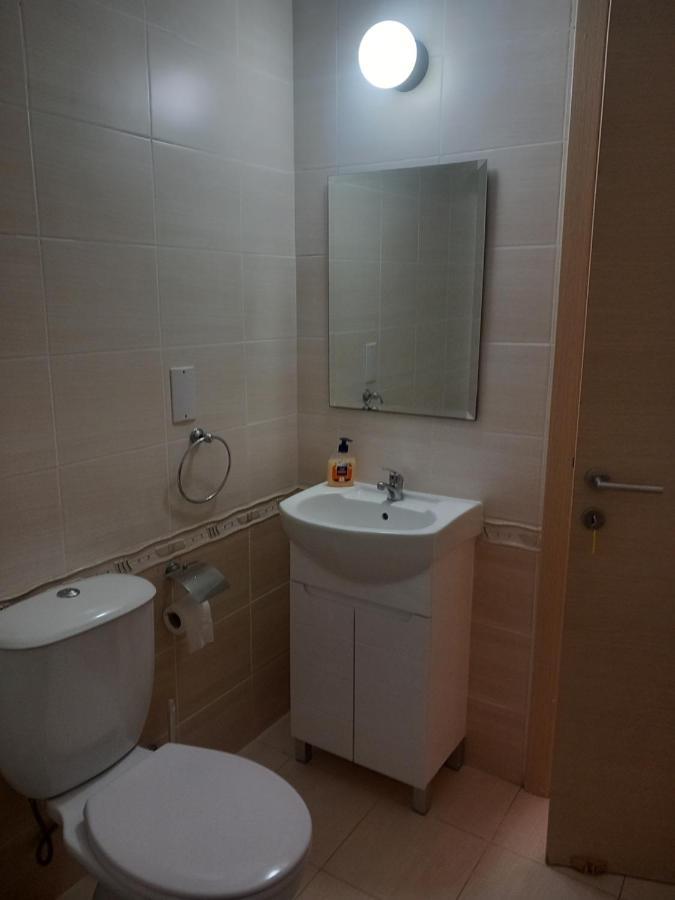 Barlee'S Apartment Paralimni Exterior photo