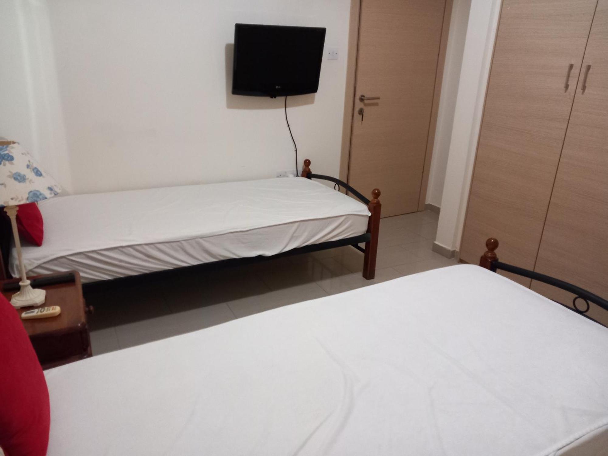 Barlee'S Apartment Paralimni Exterior photo